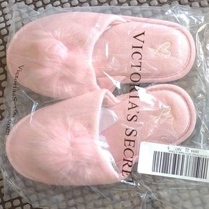 Victoria's Secret Pom pom slippers size S Pink